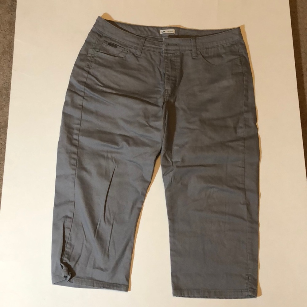 Lee capris Sz 14 great condition lower on waist